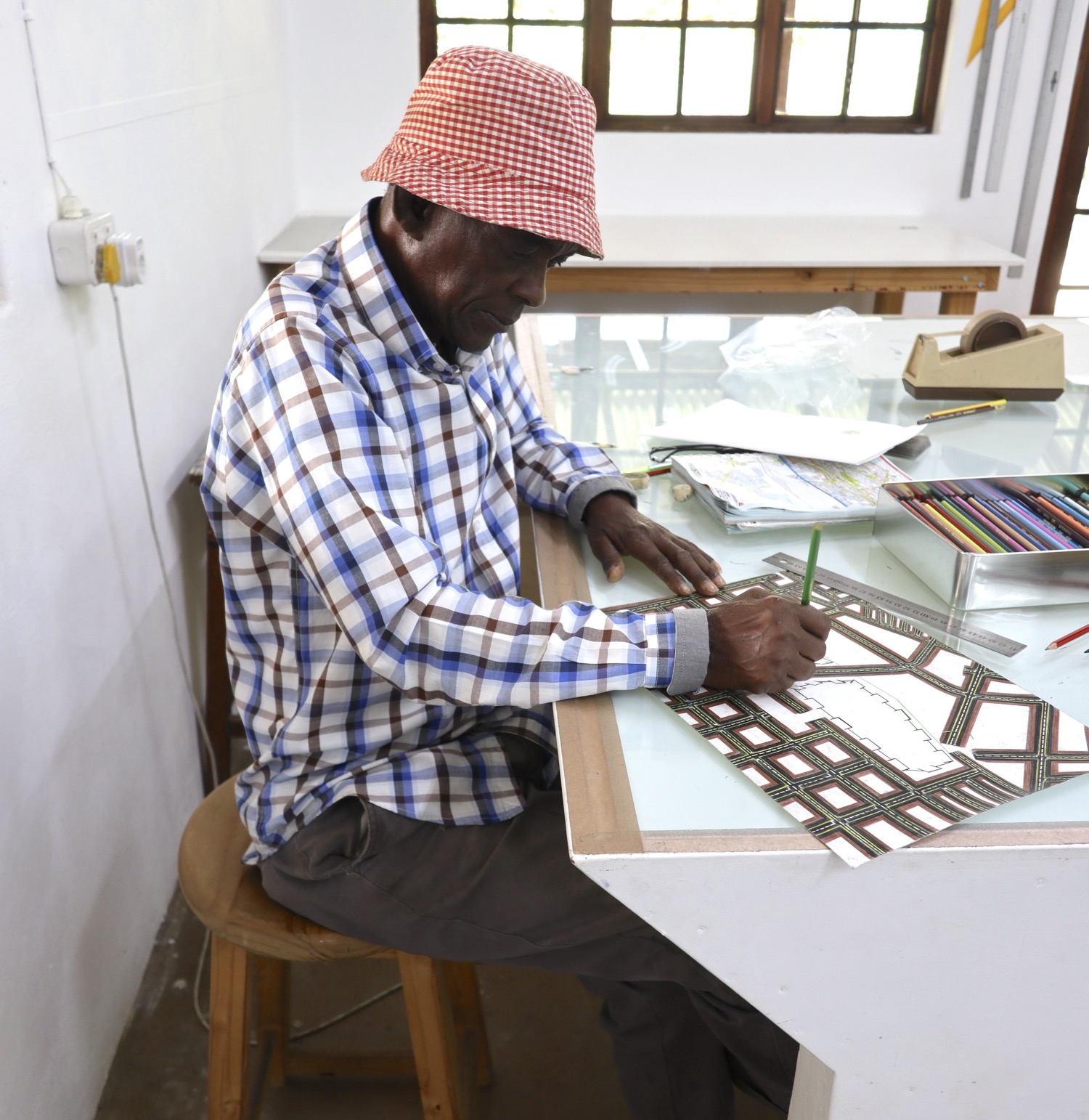 John Phalane at The Artists Press drawing the film for his lithographs