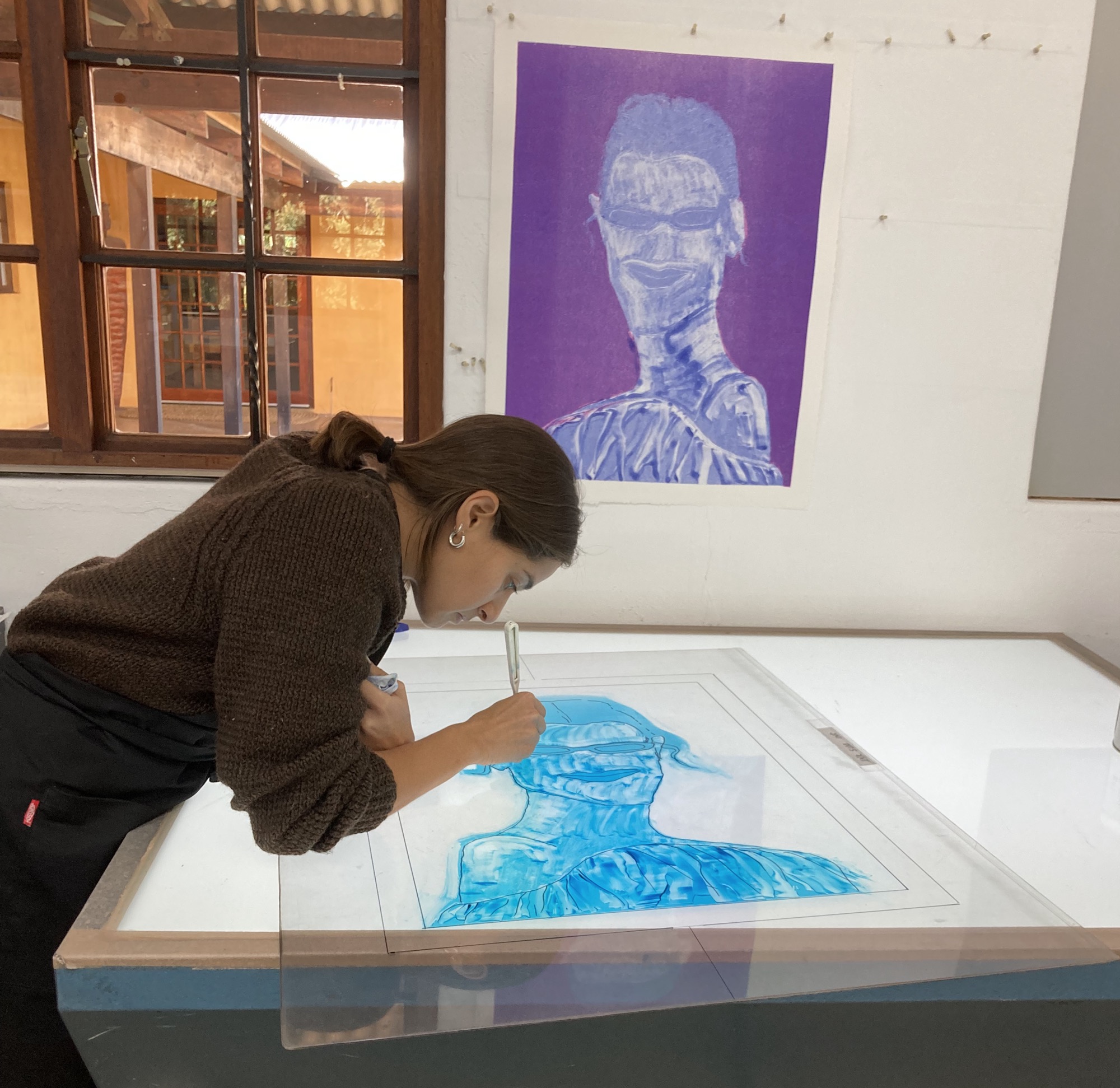 Nabeeha Mohamed working on a monotype portrait